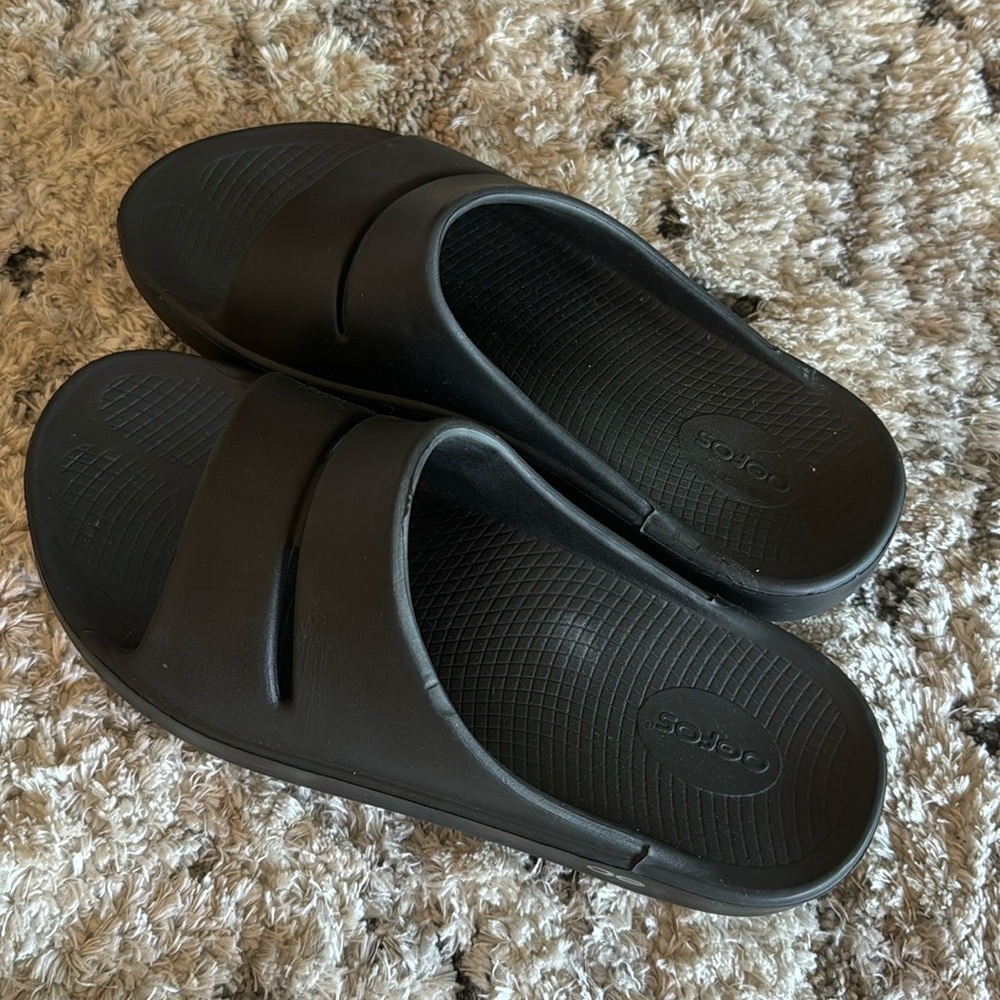 OOFOS great shape